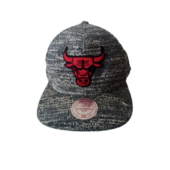 Men's Chicago Bulls Gray Nose Snapback Hat - Picture 2 of 16